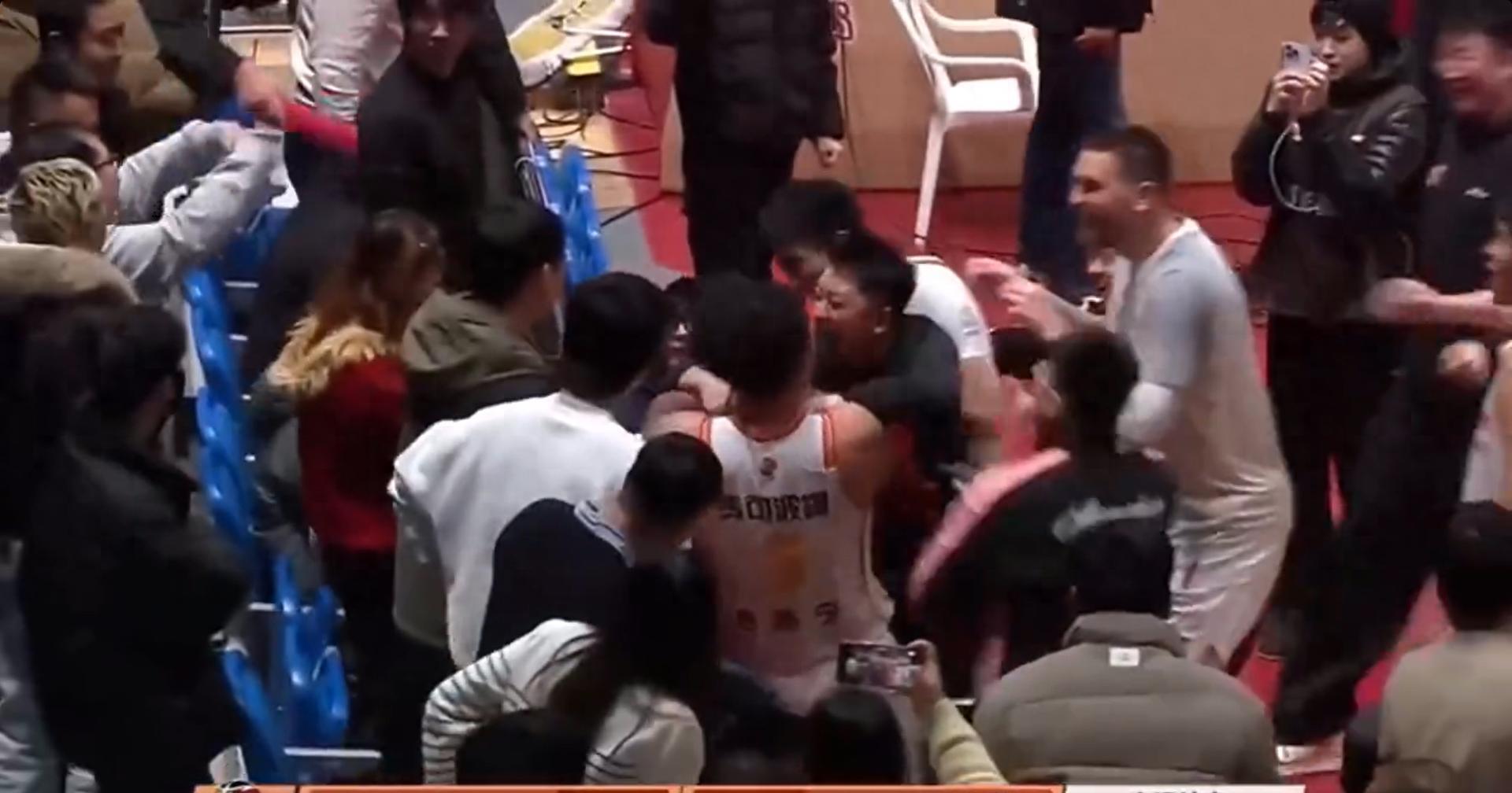 开云娱乐-狂奔的黑马！双杀辽篮浙江，连克京沪两强，上季13名如今杀进前6