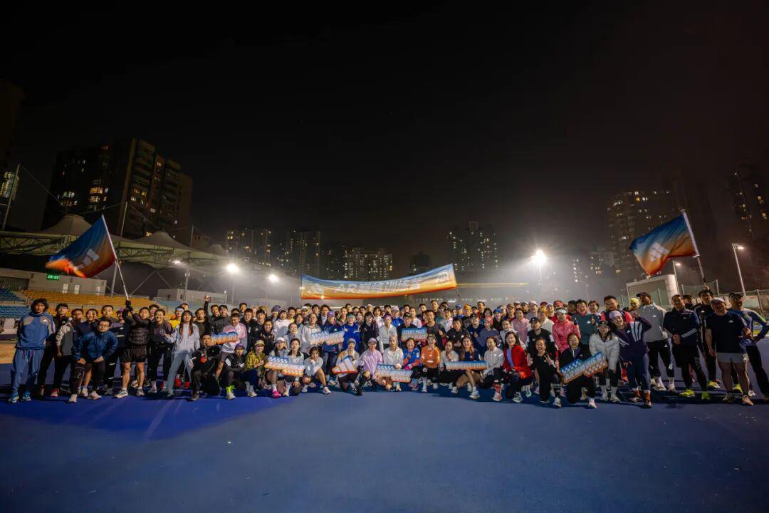 开云体育-平凡集结，向光起跑｜百练成金，逐金小队的半马启航记